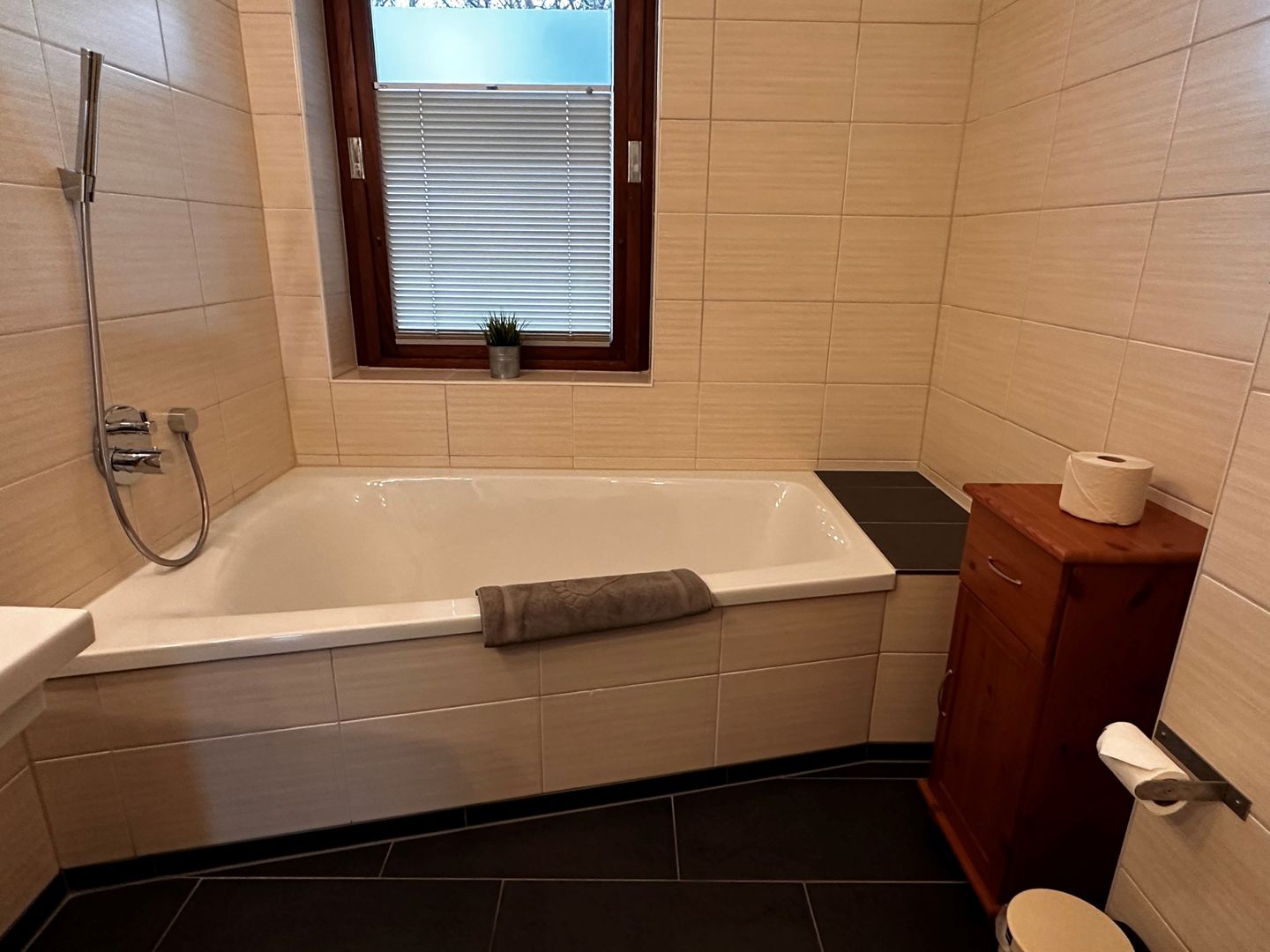 Haus Waasfrees Haushälfte Habel Mehrgenerationenhaus mit Meerblick direkt am Wasser mit Terrasse und Garten Steenodde auf Amrum - 