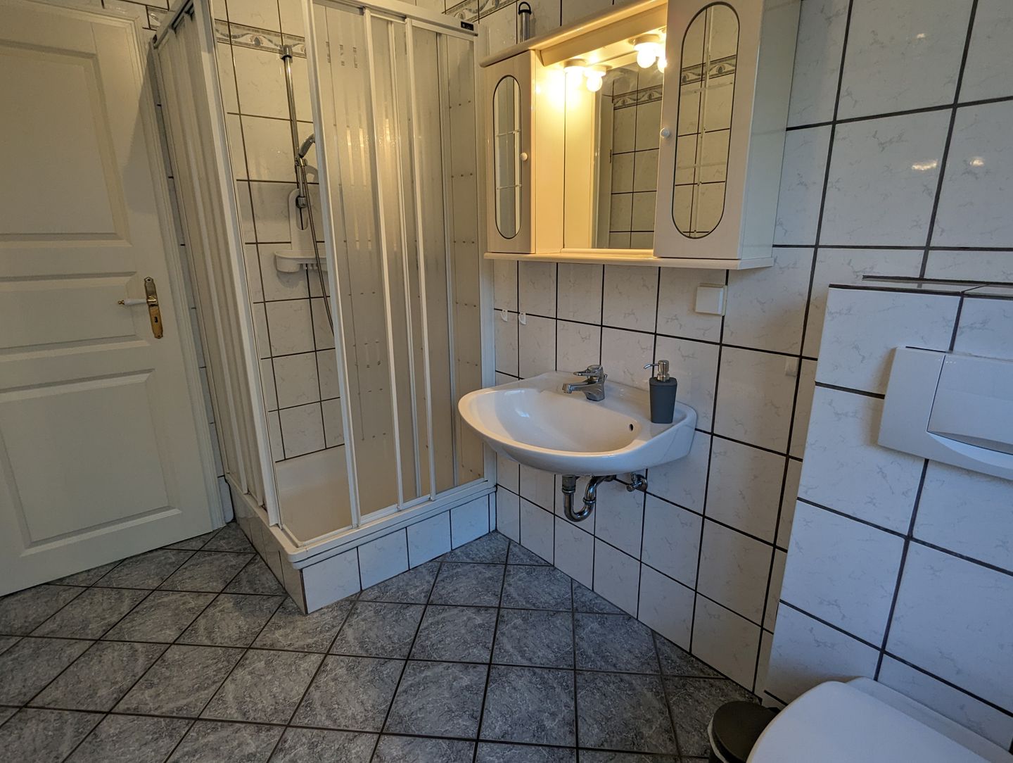 Haus Friesenglück Whg. Silbermöwe Alkersum - Badezimmer