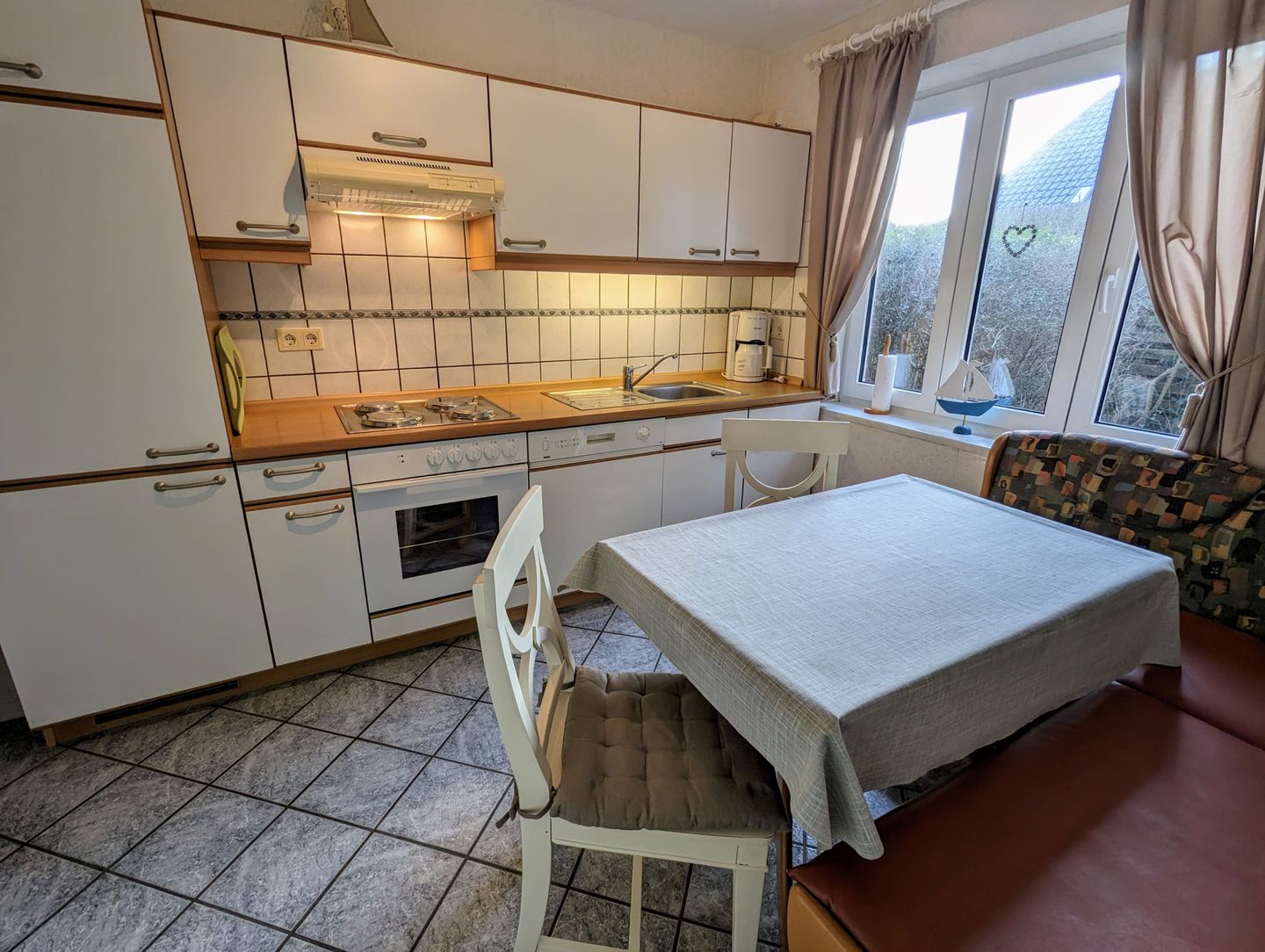 Haus Friesenglück Whg. Seepferdchen Alkersum - Küche / Küchenzeile