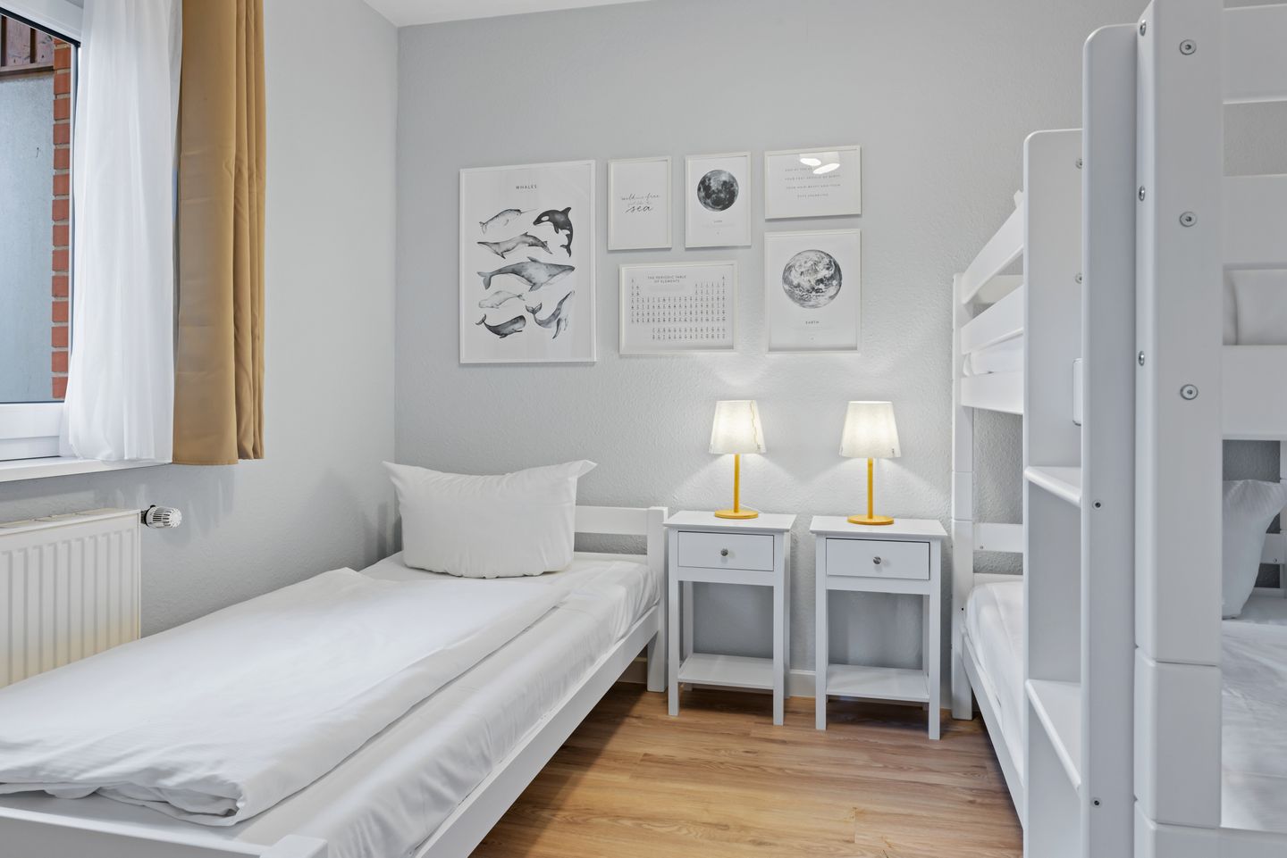 Urlauberdorf Urlauberdorf 42a Boltenhagen - Schlafzimmer mit Einzelbetten und Hochbett