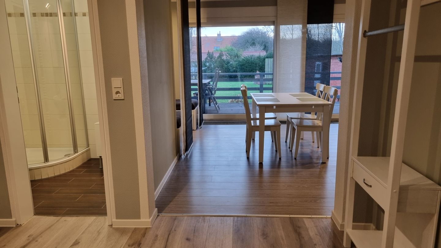 Haus Spökenkieker Loppersum Kiebitzdelle Dünen - Flur Blick ins Bad und Wohnzimmer