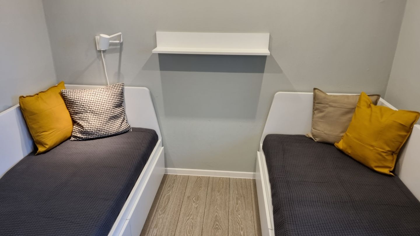 Haus Spökenkieker Loppersum Kiebitzdelle Dünen - Wohnzimmer mit Kojenbetten