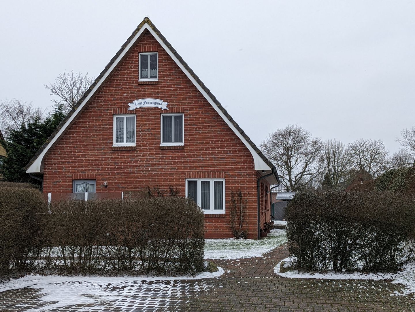 Haus Friesenglück Whg. Leuchtturm Alkersum - Fassade / Eingang