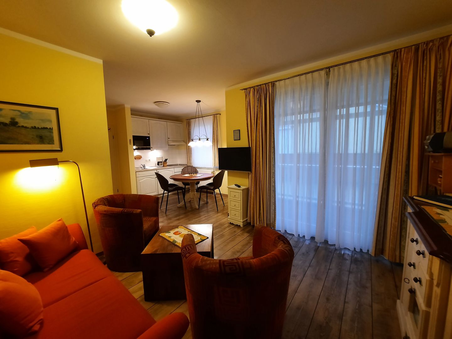 Schaumburg Schaumburg 07 Kühlungsborn - Wohn-Essbereich mit Couch