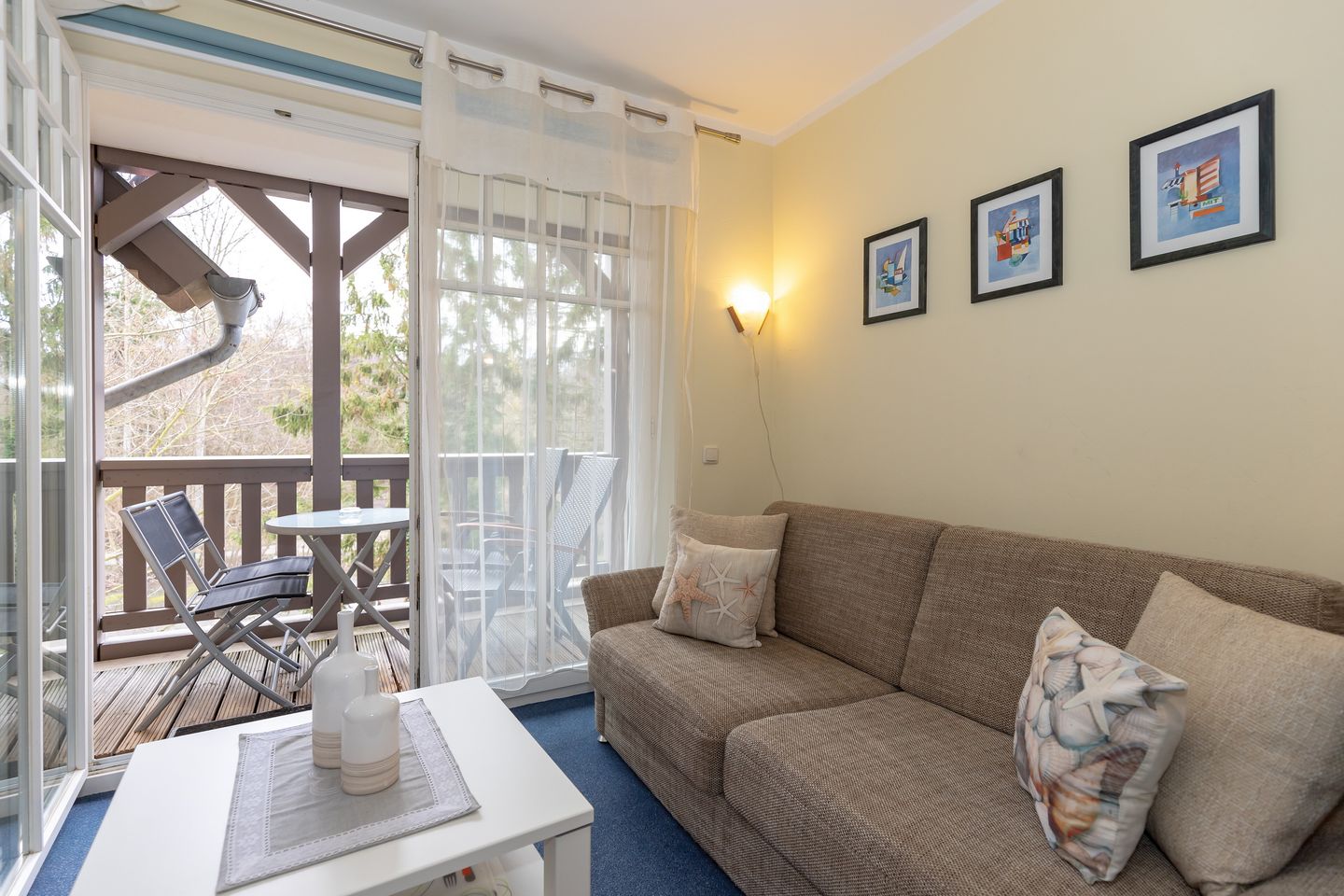 Ostseewelle Ostseewelle 19 Kühlungsborn - Wohn-Essbereich mit Couch