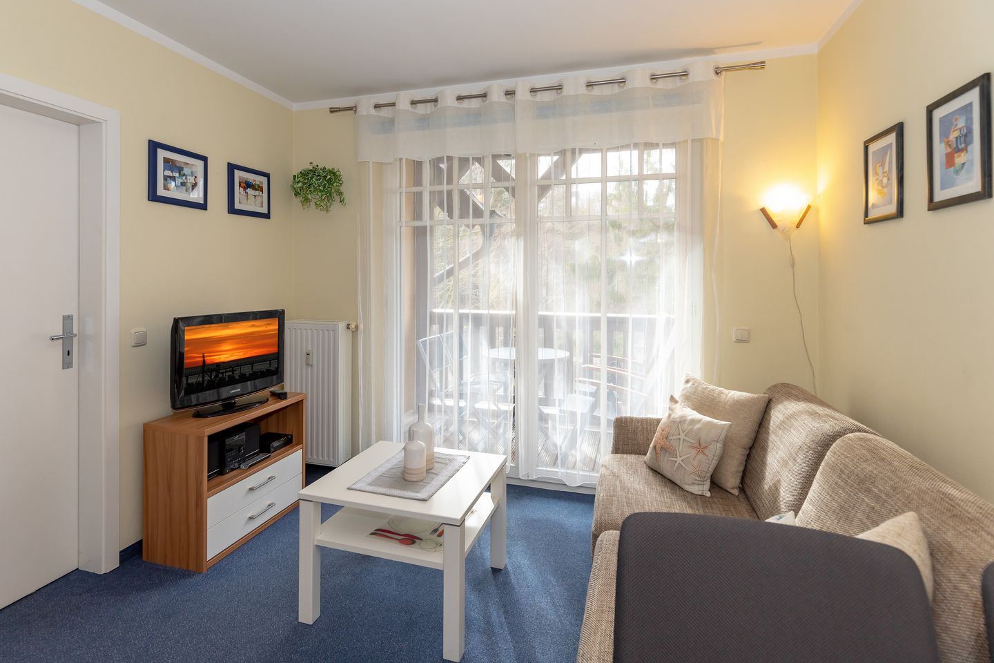 Ostseewelle Ostseewelle 19 Kühlungsborn - Wohn-Essbereich mit Couch