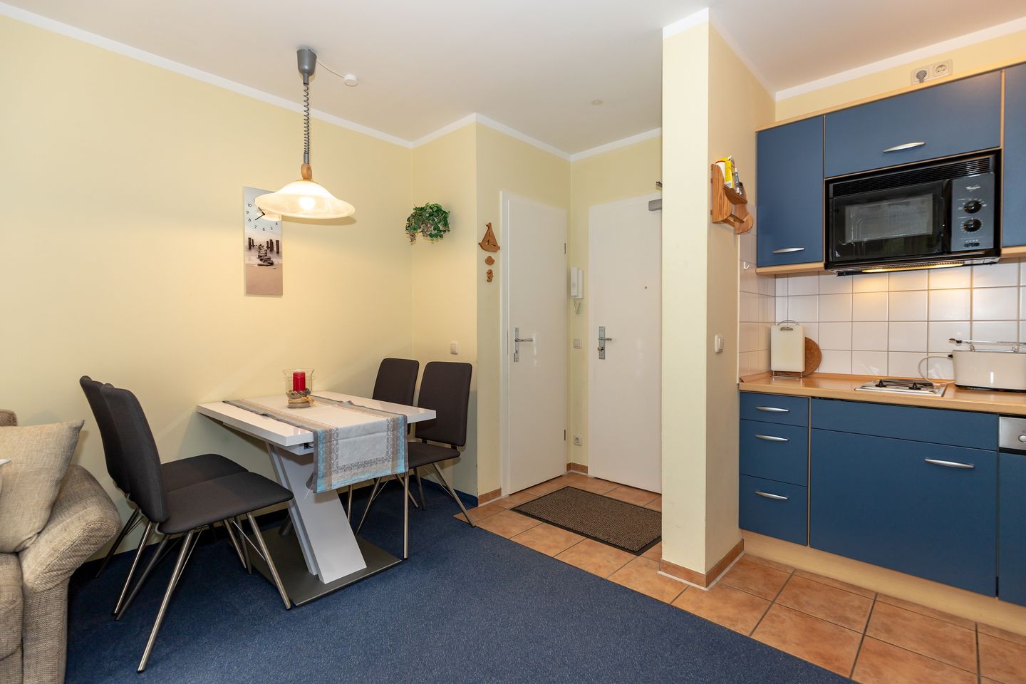 Ostseewelle Ostseewelle 19 Kühlungsborn - Wohn-Essbereich mit Esstisch und Sitzgelegenheit