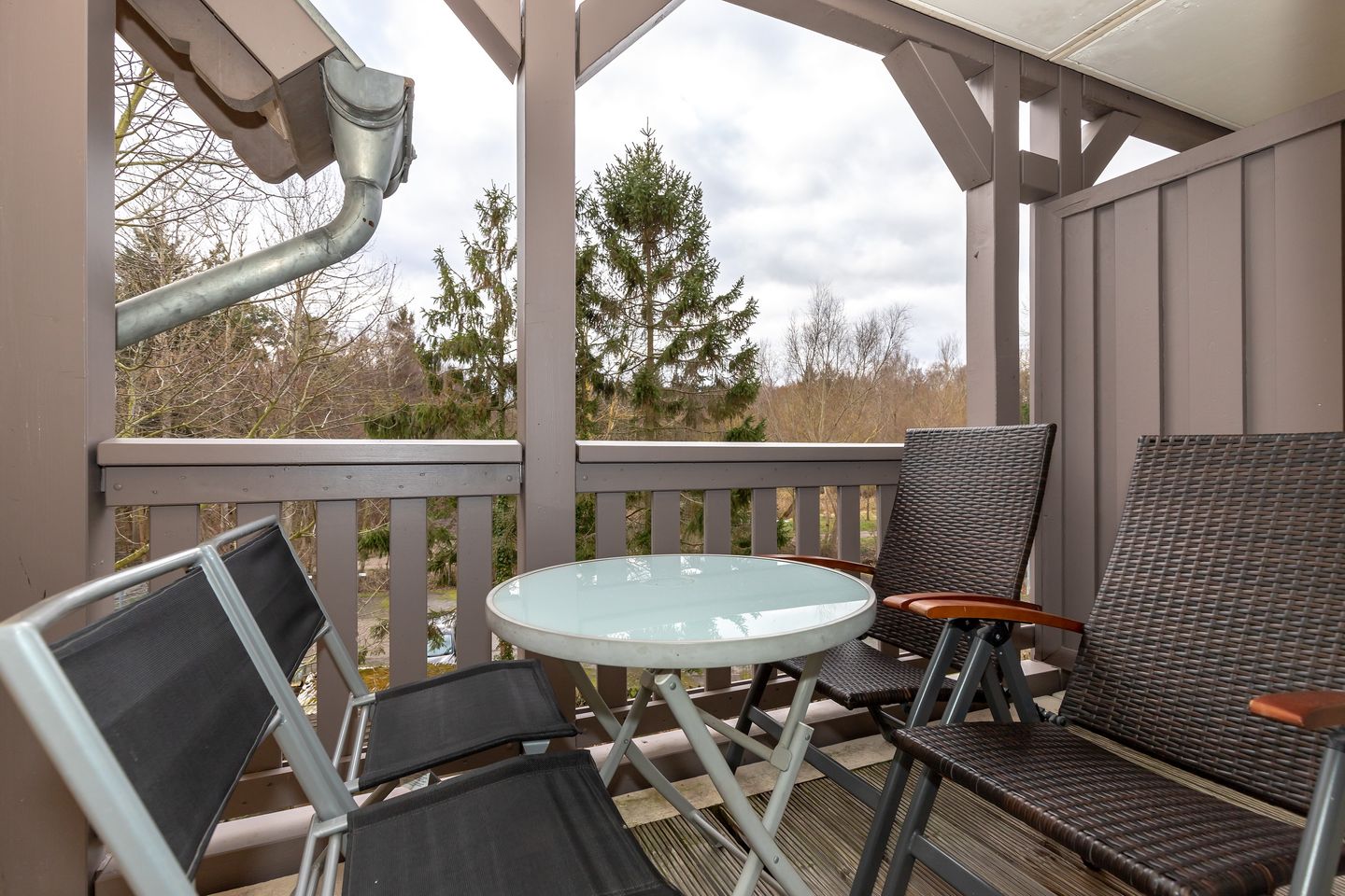 Ostseewelle Ostseewelle 19 Kühlungsborn - Überdachter Balkon mit Gartenmöbeln