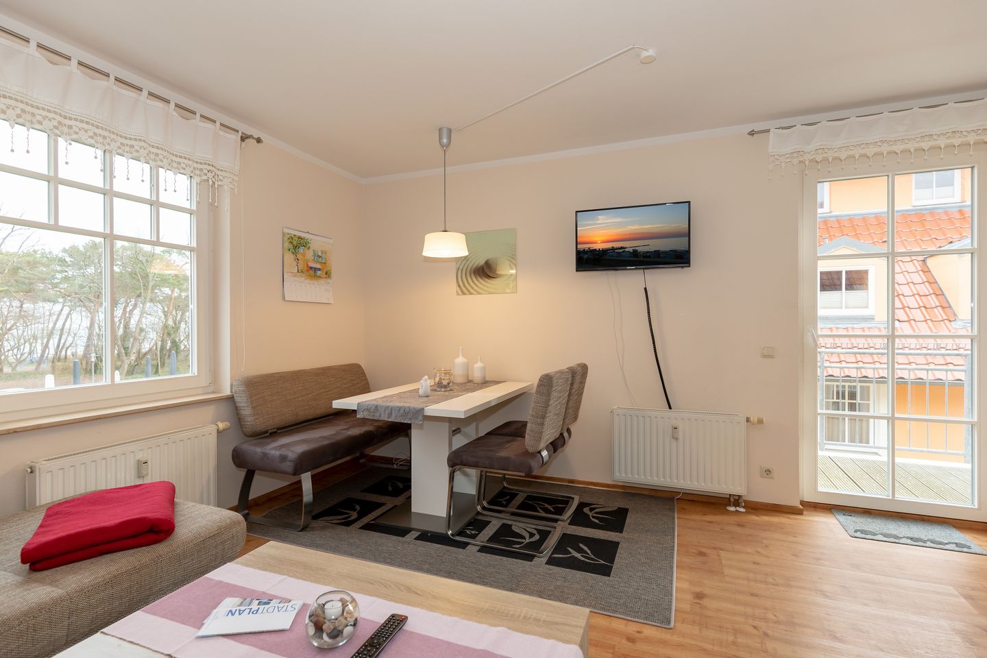 Ostseewelle Ostseewelle 21 Kühlungsborn - Wohn-Essbereich mit Couch