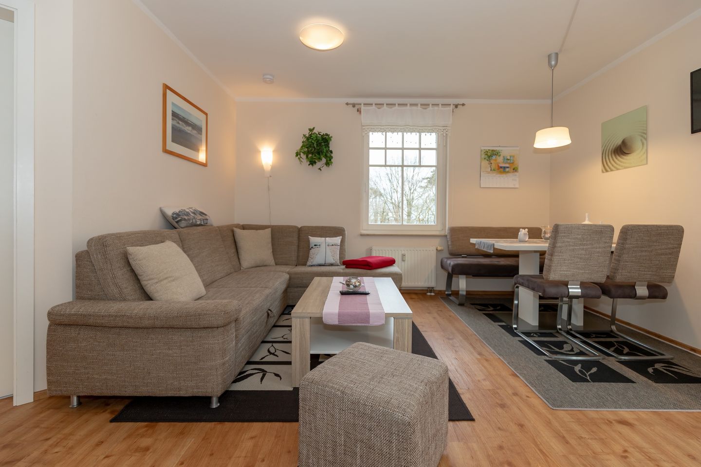 Ostseewelle Ostseewelle 21 Kühlungsborn - Wohn-Essbereich mit Couch