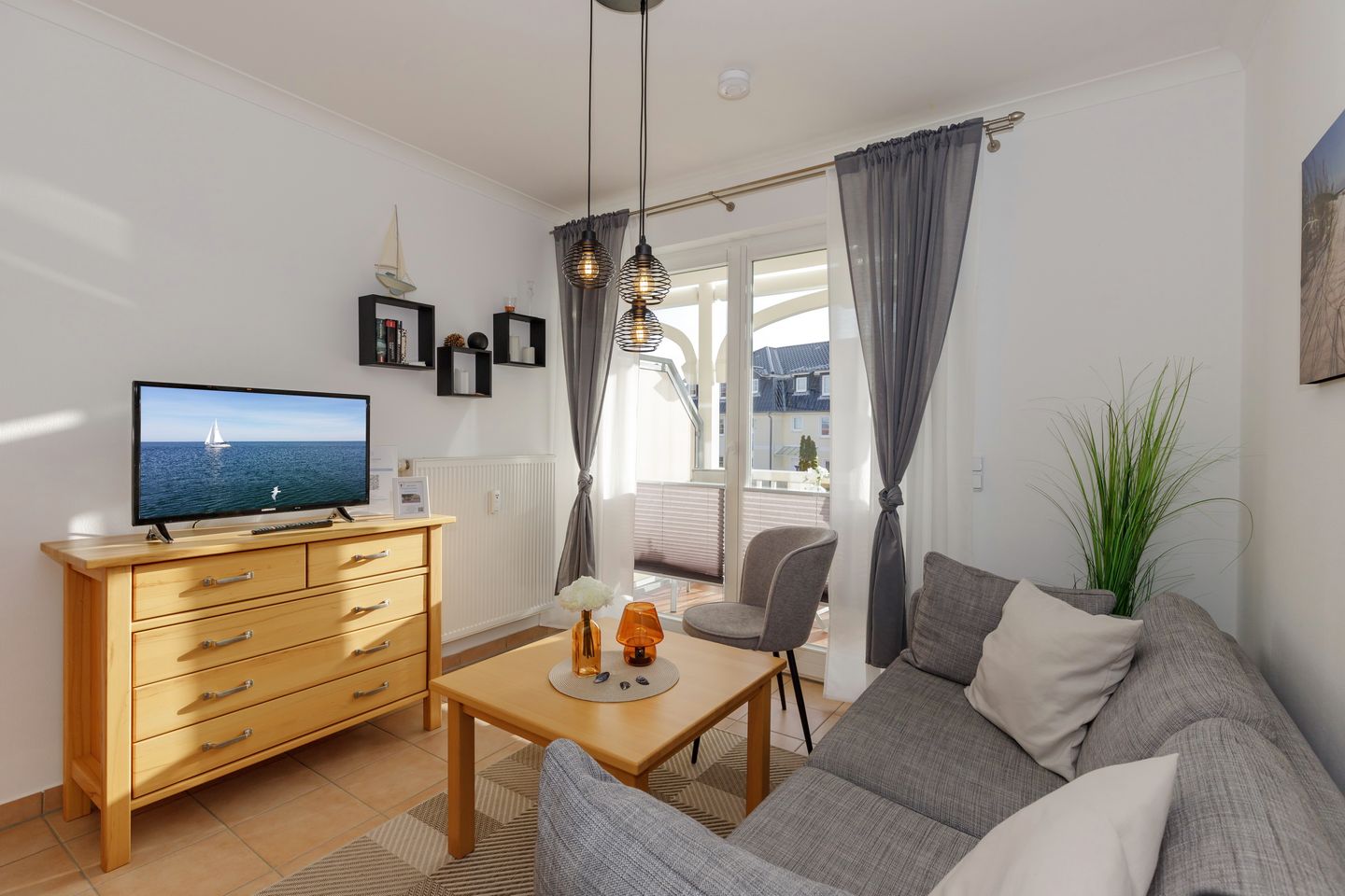 Apartment-Residenz Ostseestrand Apartment-Residenz Ostseestrand 21 Kühlungsborn - Wohn-Essbereich mit Couch