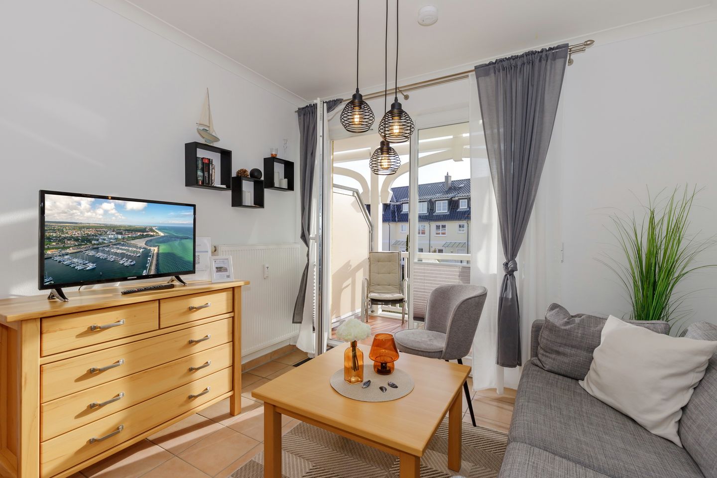 Apartment-Residenz Ostseestrand Apartment-Residenz Ostseestrand 21 Kühlungsborn - Wohn-Essbereich mit Couch