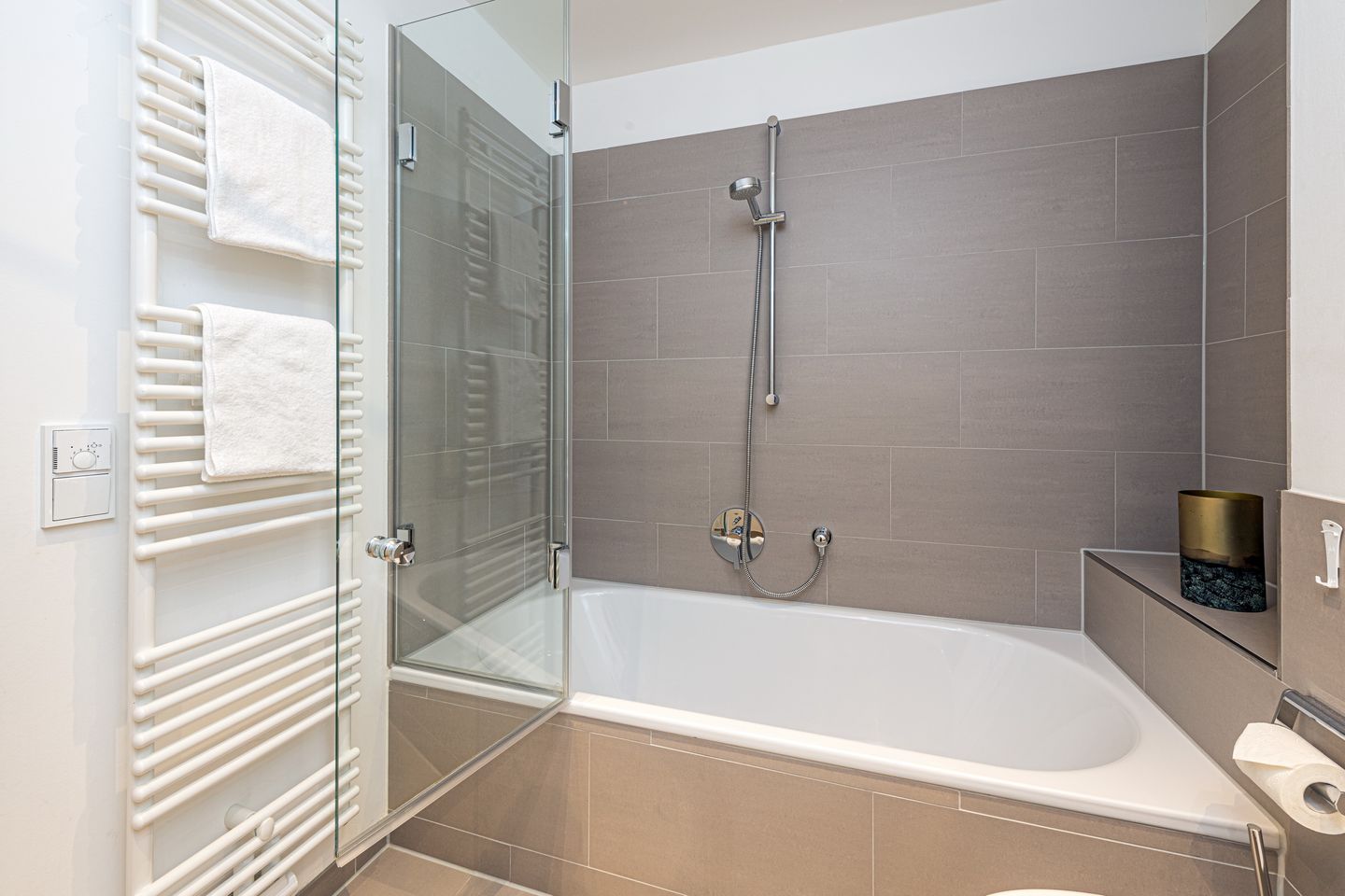 Apartmentvilla Anna See Apartmentvilla Anna See 1-15 Langeoog - Badezimmer mit Badewanne