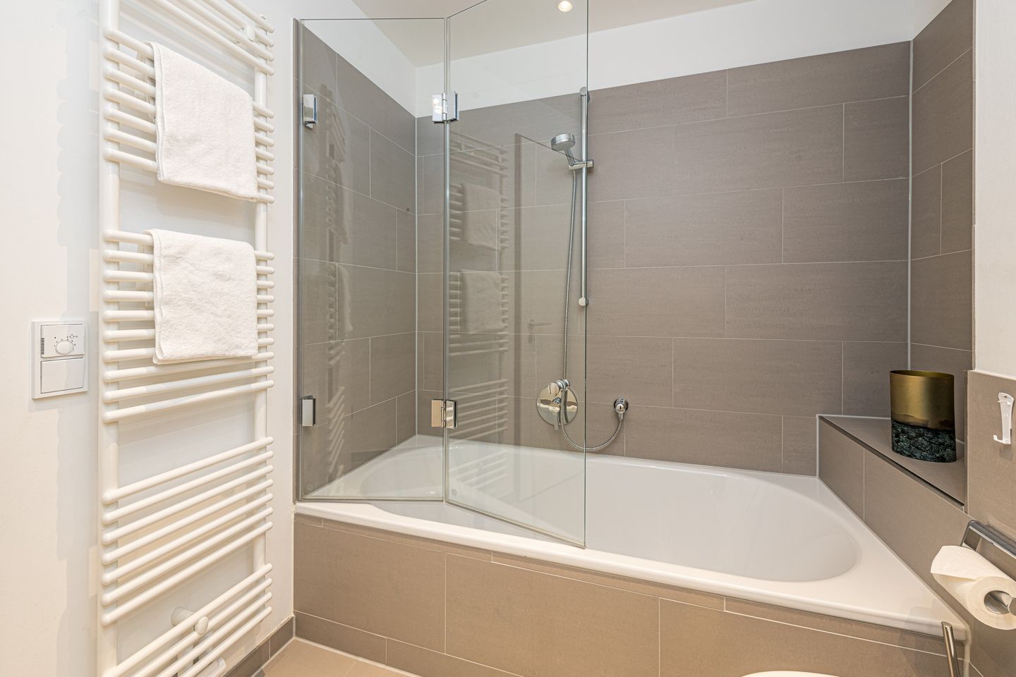 Apartmentvilla Anna See Apartmentvilla Anna See 1-15 Langeoog - Badezimmer mit Badewanne