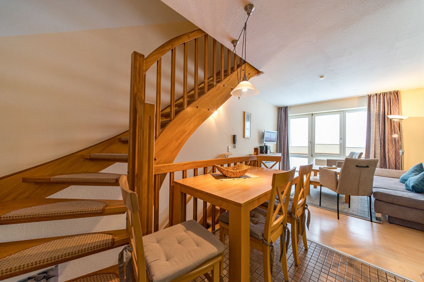 Hus Strandkieker Hus Strandkieker 09 Schillig - Wohn-Essbereich mit Esstisch und Sitzgelegenheit