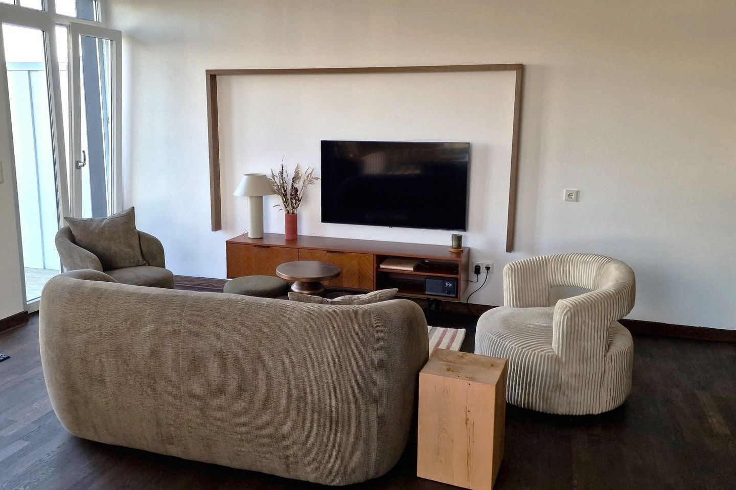 Resort Deichgraf Resort Deichgraf 31-18 Wremen - Wohn-Essbereich mit Couch