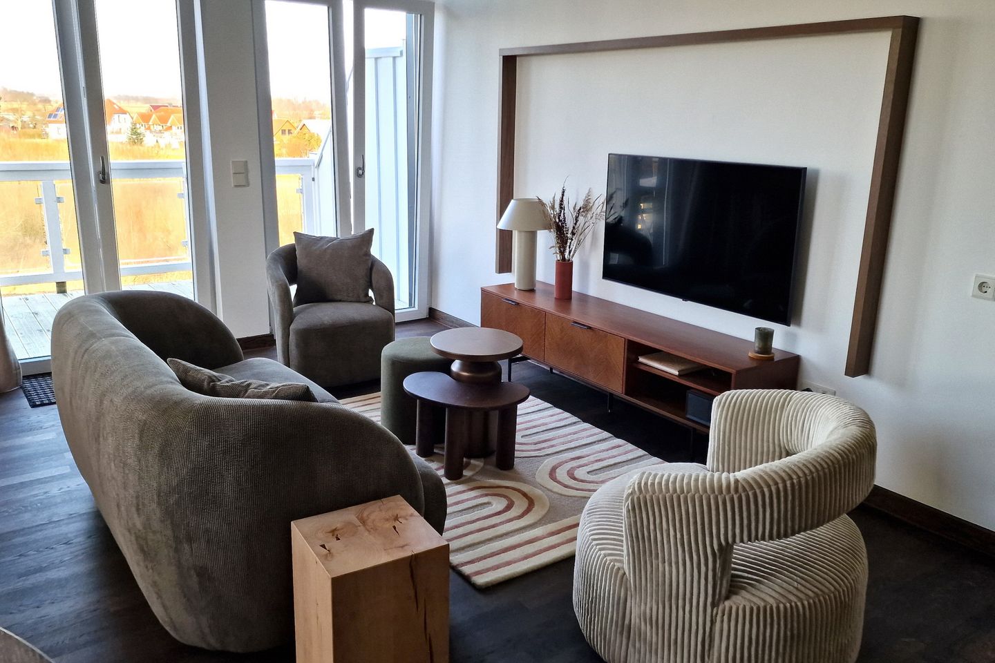 Resort Deichgraf Resort Deichgraf 31-18 Wremen - Wohn-Essbereich mit Couch