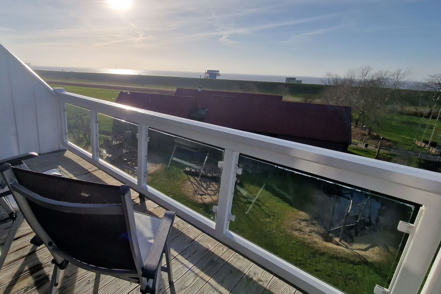 Resort Deichgraf Resort Deichgraf 31-18 Wremen - Balkon mit Gartenmöbeln