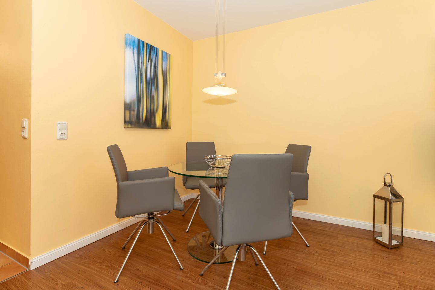 Meeresblick Meeresblick 205 Kühlungsborn - Wohn-Essbereich mit Esstisch und Sitzgelegenheit