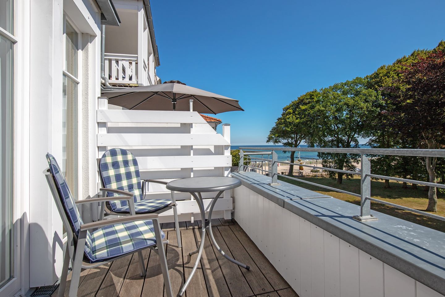 Meeresblick Meeresblick 205 Kühlungsborn - Balkon mit Gartenmöbeln