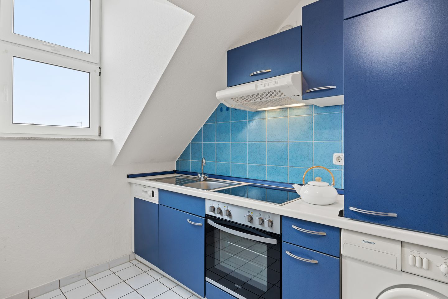Sünnslag Sünnslag 23 Boltenhagen - Küche mit Backofen und Geschirrspüler