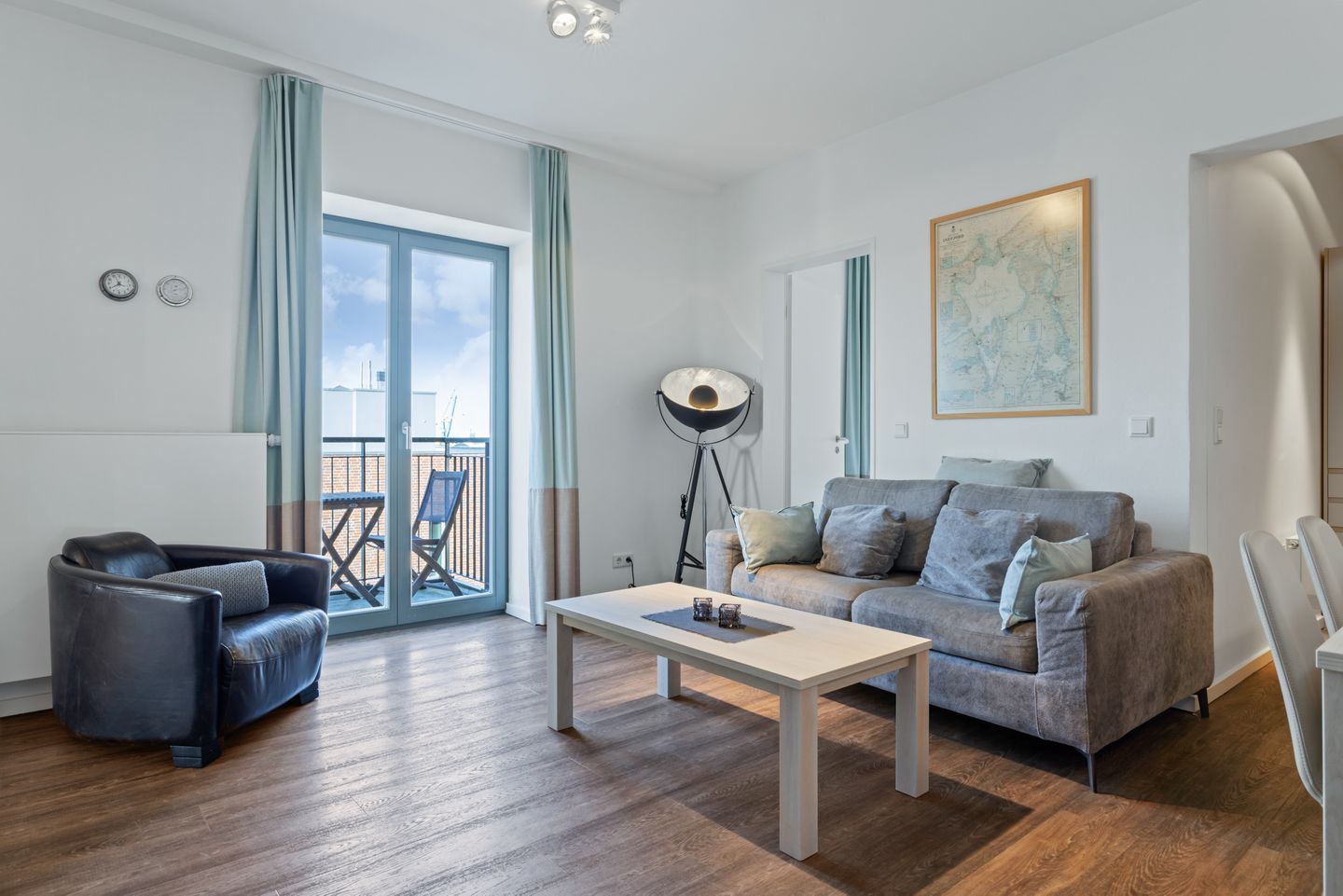 Ohlerich Speicher Ohlerich Speicher 4-26 Wismar - Wohn-Essbereich mit Couch