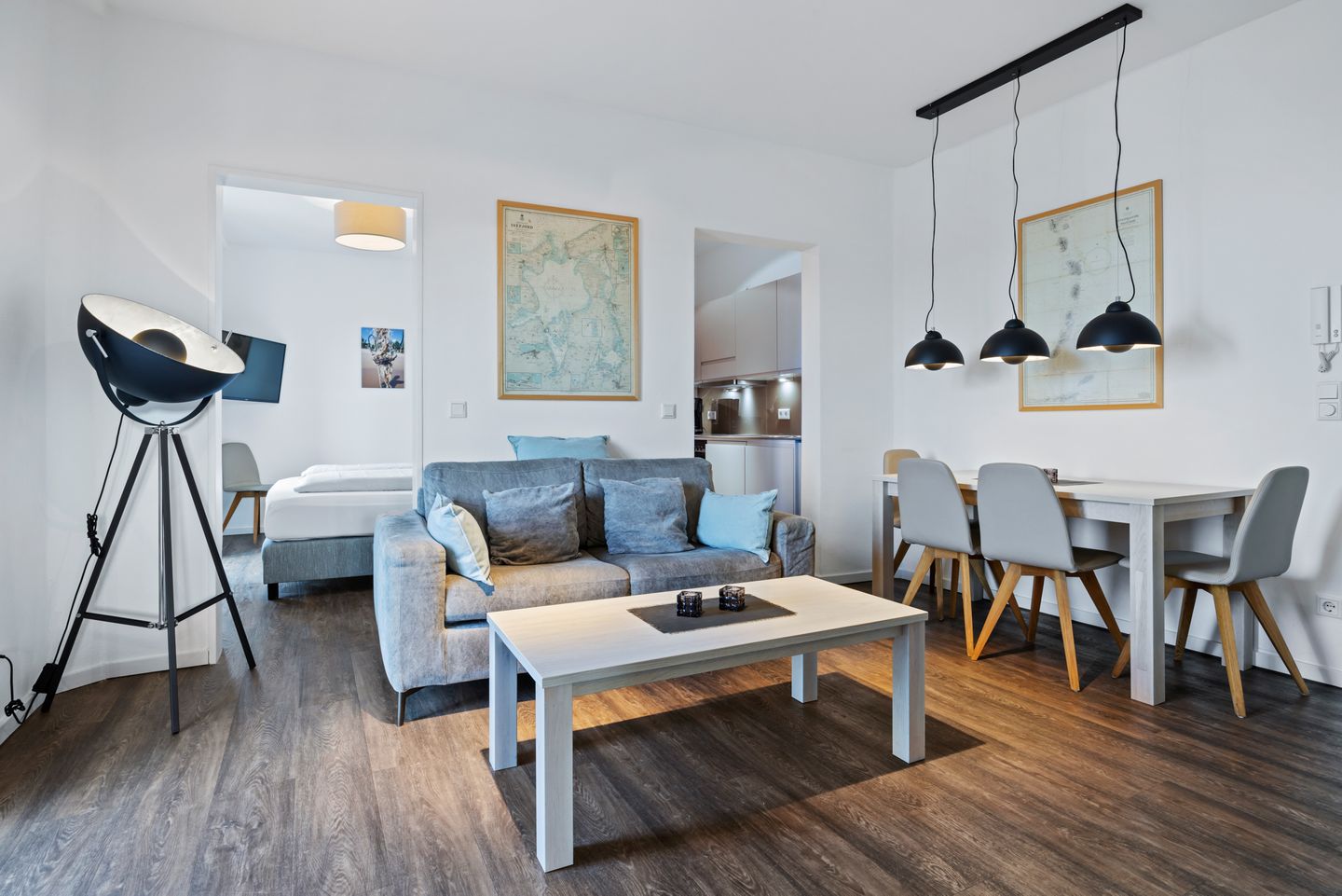 Ohlerich Speicher Ohlerich Speicher 4-26 Wismar - Wohn-Essbereich mit Couch