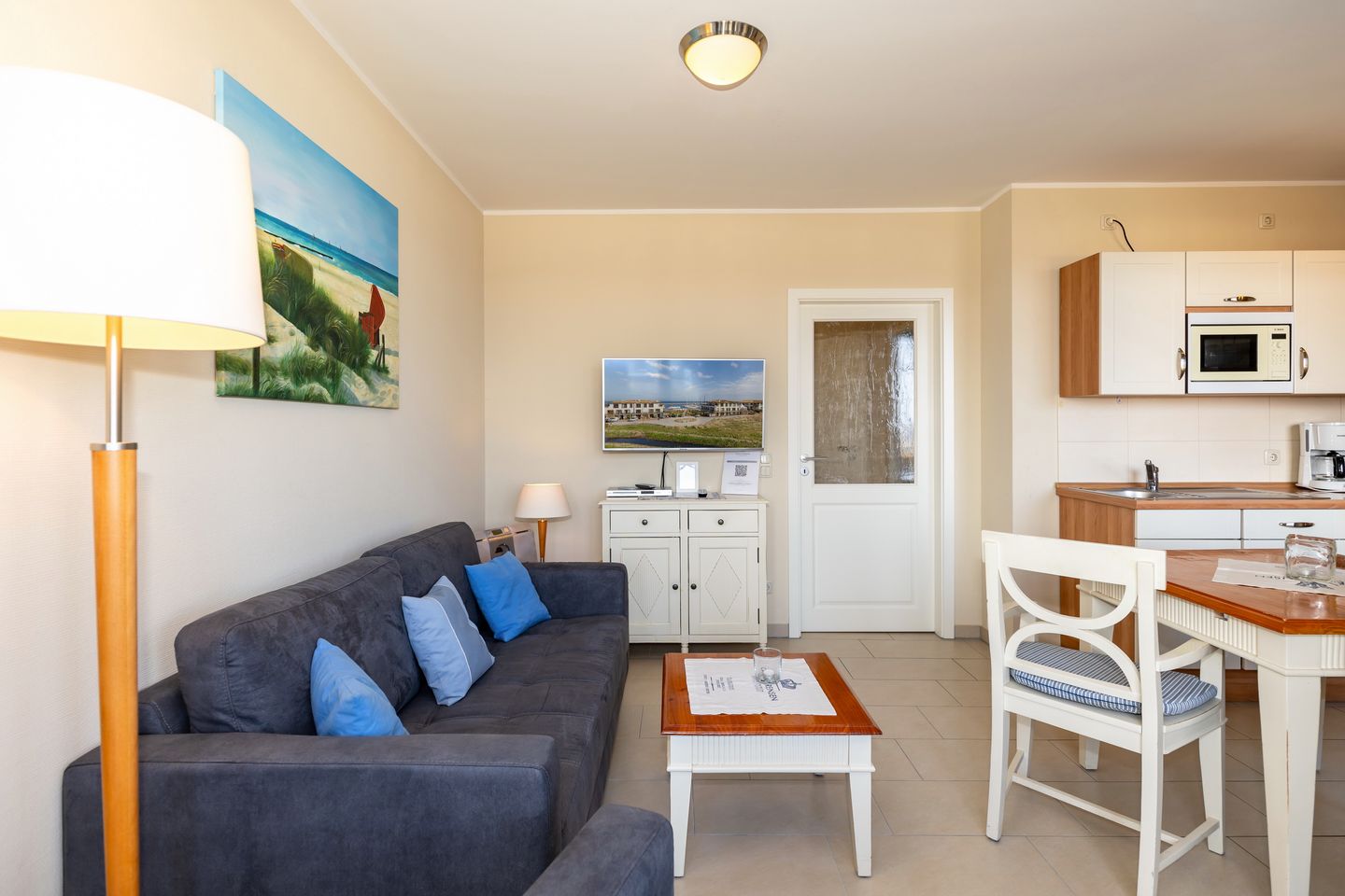 Urlaubsräume am Meer Urlaubsräume am Meer 3-12 Kühlungsborn - Wohn-/Essbereich mit Küchenzeile