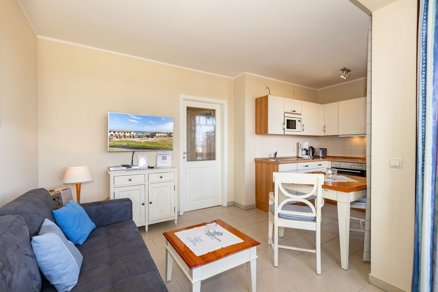 Urlaubsräume am Meer Urlaubsräume am Meer 3-12 Kühlungsborn - Wohn-/Essbereich mit Küchenzeile