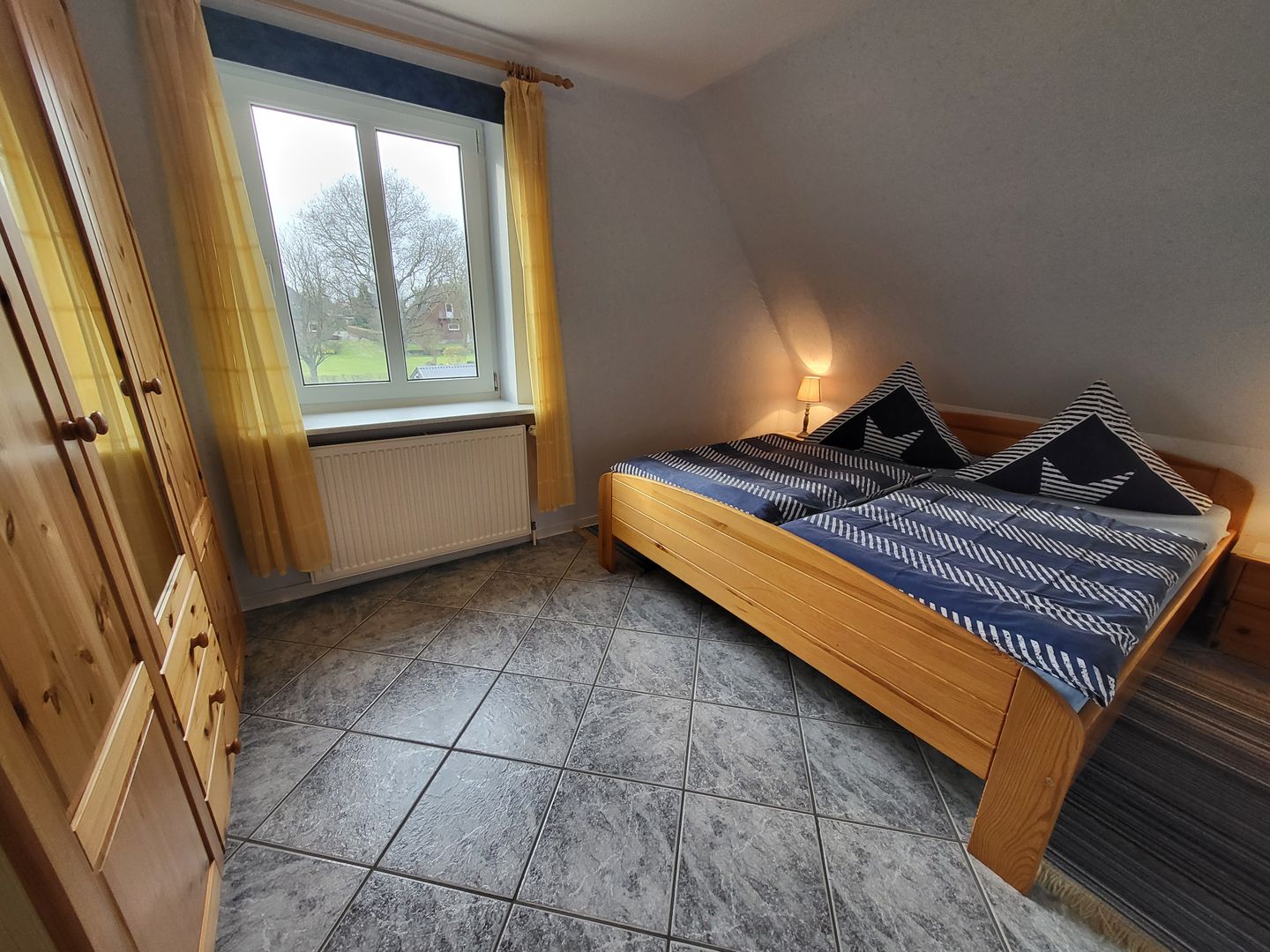 Haus Friesenglück Whg. Leuchtturm Alkersum - Schlafzimmer