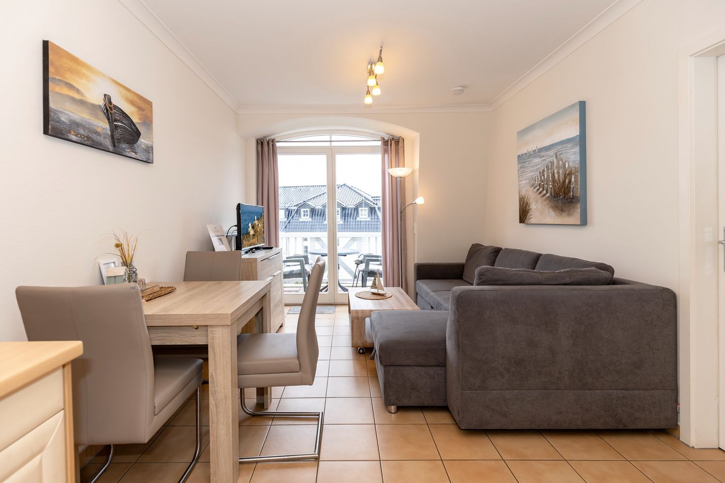 Apartment-Residenz Ostseestrand Apartment-Residenz Ostseestrand 35 Kühlungsborn - Wohn-Essbereich mit Couch