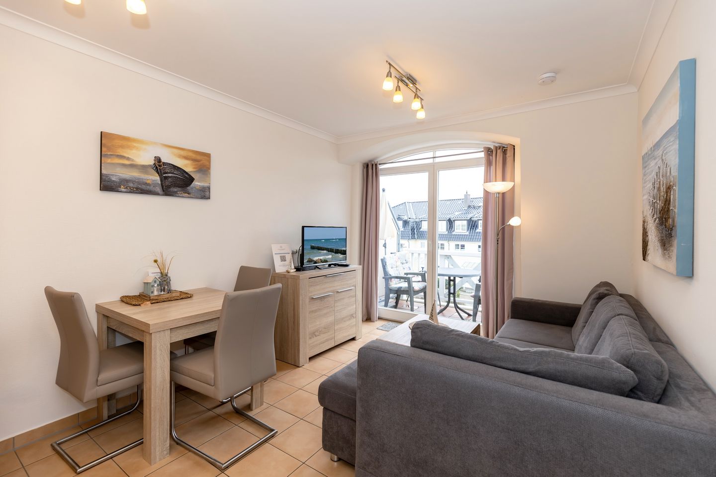 Apartment-Residenz Ostseestrand Apartment-Residenz Ostseestrand 35 Kühlungsborn - Wohn-Essbereich mit Couch