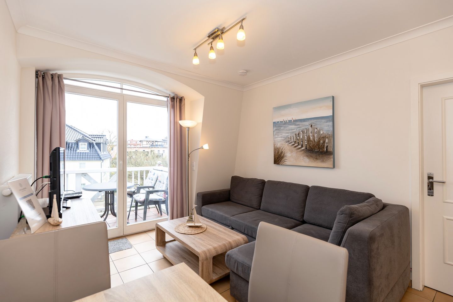 Apartment-Residenz Ostseestrand Apartment-Residenz Ostseestrand 35 Kühlungsborn - Wohn-Essbereich mit Couch