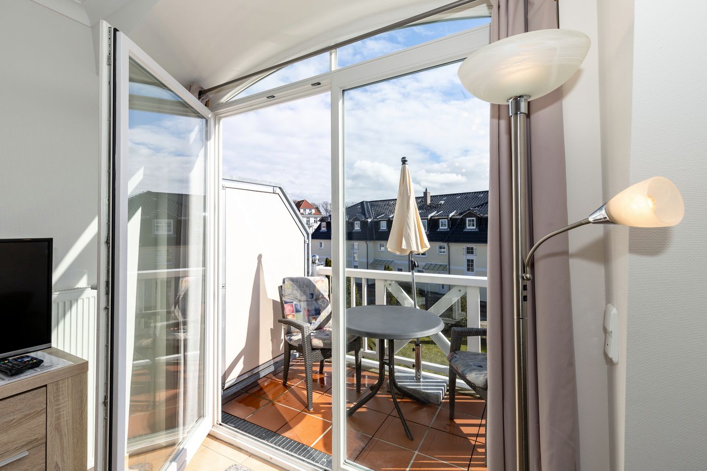 Apartment-Residenz Ostseestrand Apartment-Residenz Ostseestrand 35 Kühlungsborn - Balkon mit Gartenmöbeln