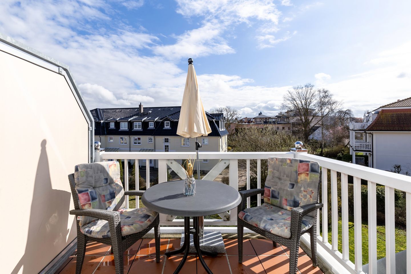 Apartment-Residenz Ostseestrand Apartment-Residenz Ostseestrand 35 Kühlungsborn - Balkon mit Gartenmöbeln