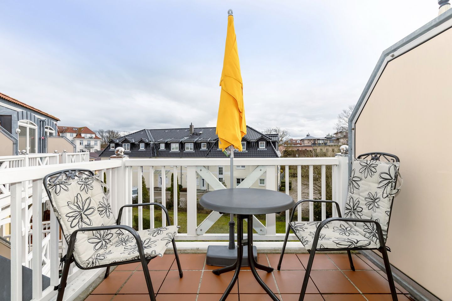 Apartment-Residenz Ostseestrand Apartment-Residenz Ostseestrand 36 Kühlungsborn - Balkon mit Gartenmöbeln