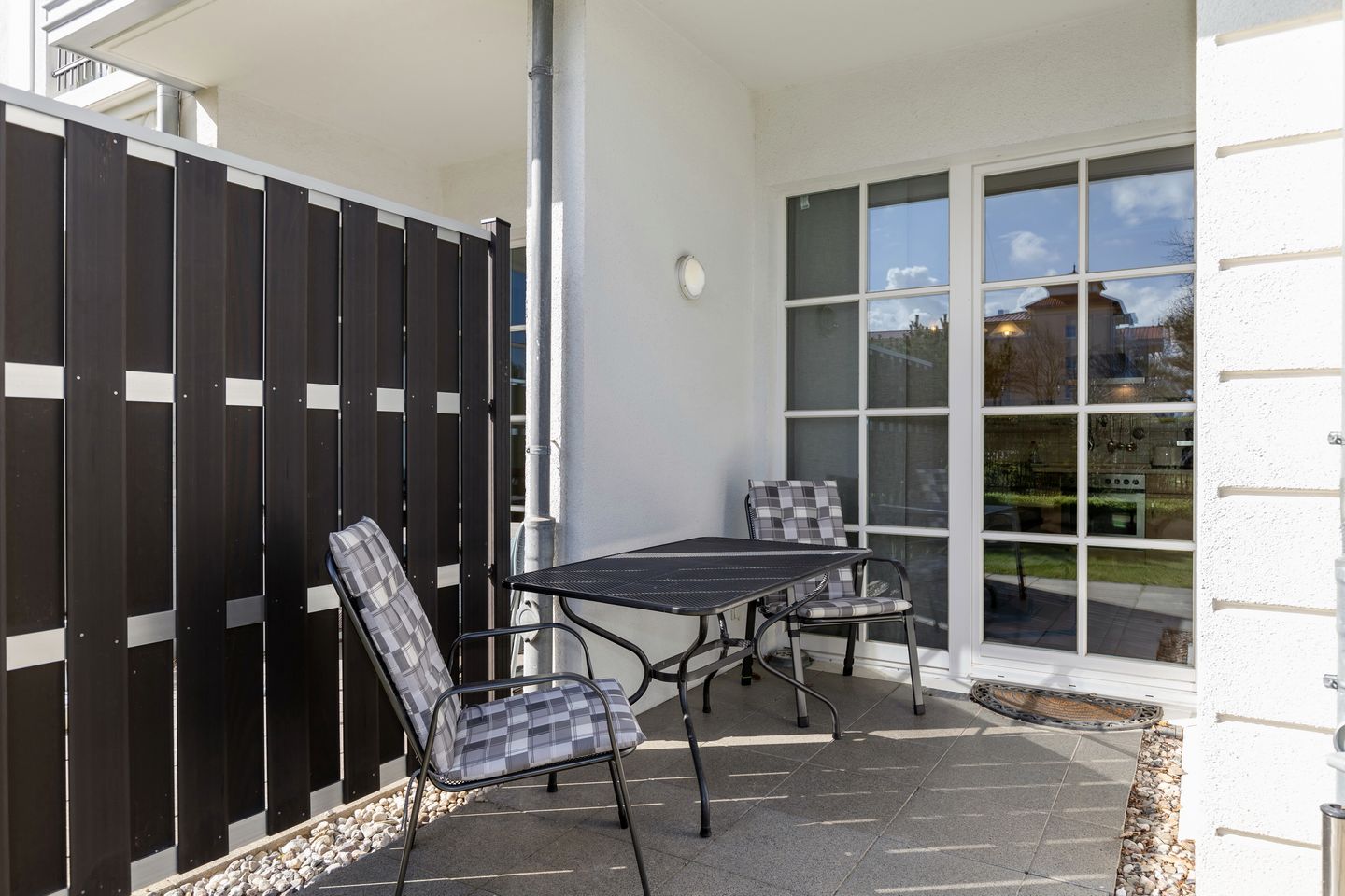 Apartmenthaus Atlantik Apartmenthaus Atlantik 007 Kühlungsborn - Terrasse mit Gartenmöbeln