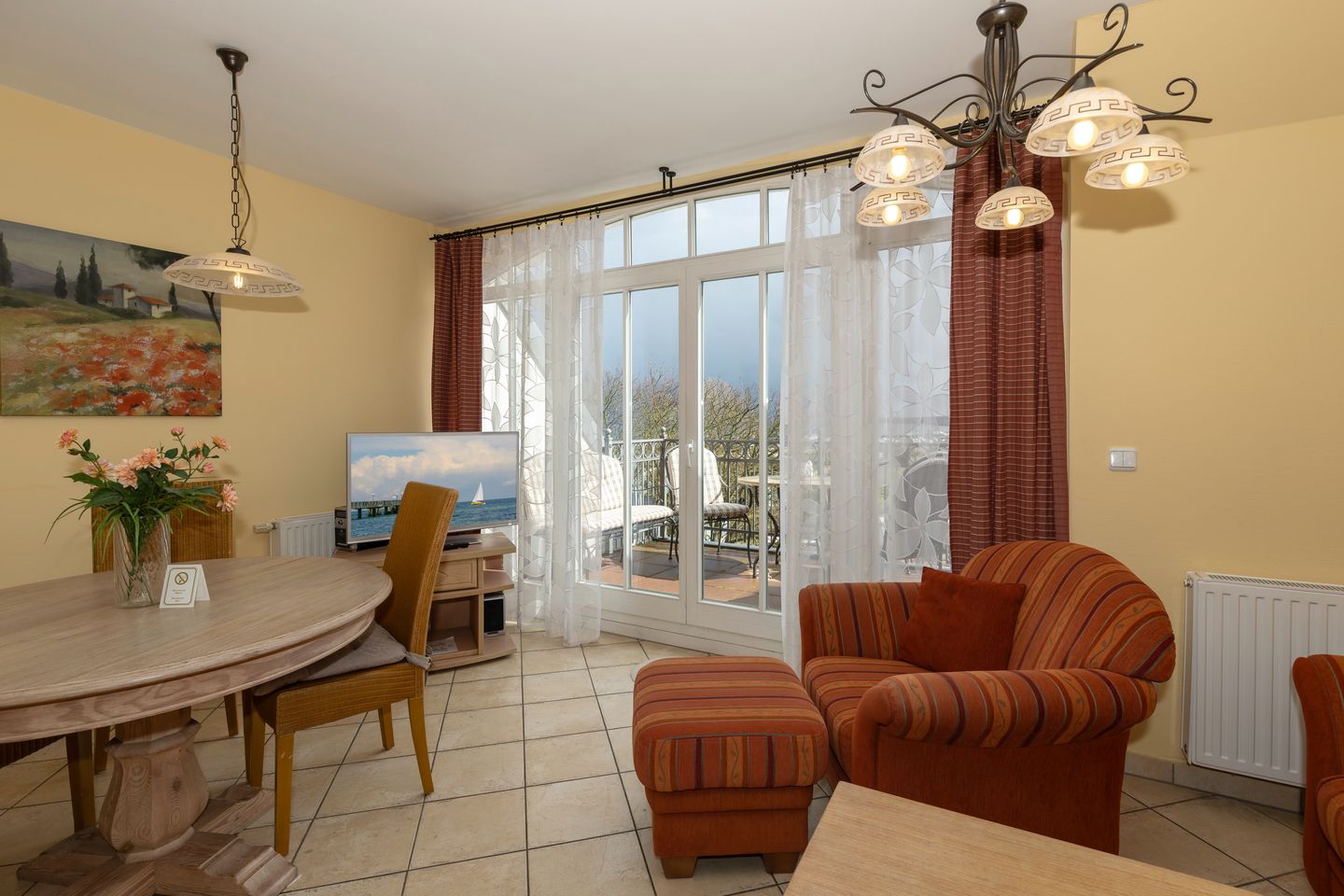 Apartmenthaus Atlantik Apartmenthaus Atlantik 411 Kühlungsborn - Wohn-Essbereich mit Couch