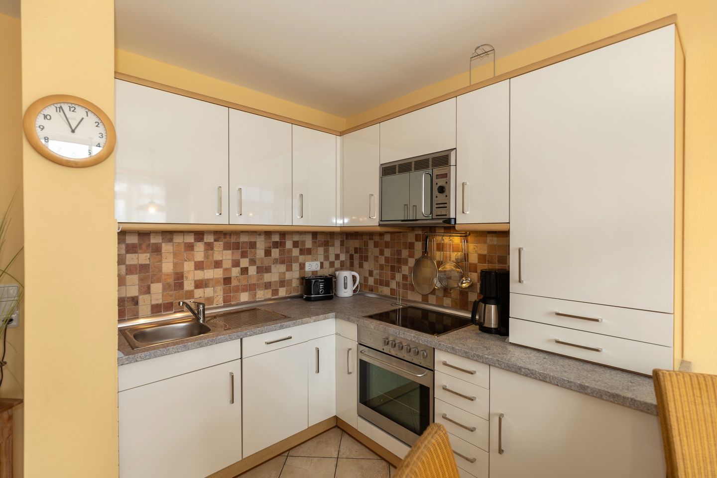 Apartmenthaus Atlantik Apartmenthaus Atlantik 411 Kühlungsborn - Wohn-Essbereich mit Küchenzeile