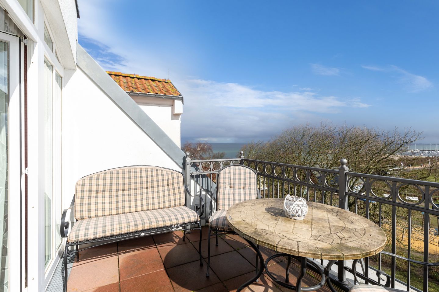 Apartmenthaus Atlantik Apartmenthaus Atlantik 411 Kühlungsborn - Balkon mit Gartenmöbeln