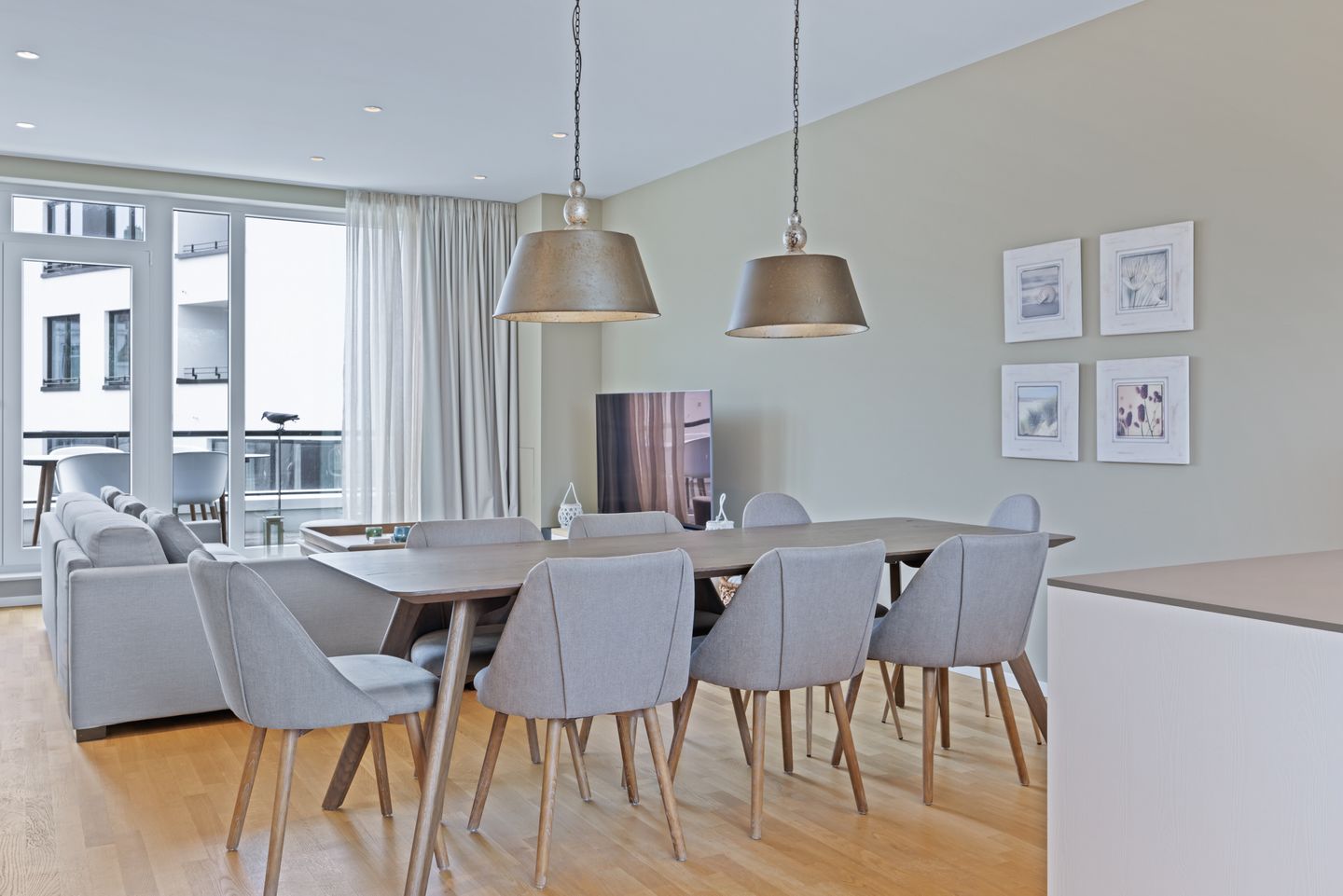 Villa Godewindpark Travemünde Villa Godewindpark Travemünde 01 Travemünde - Wohn-Essbereich mit Couch und Esstisch