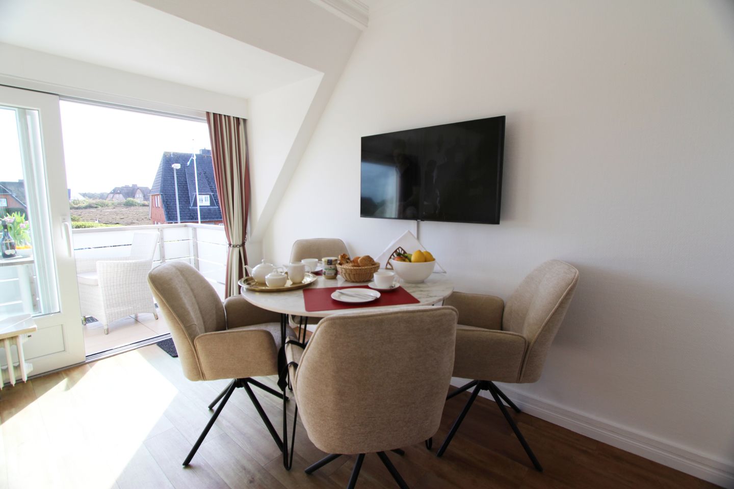 „Sunny Side“ - Seestraße 2B, App. 24 Wenningstedt - Wohnzimmer