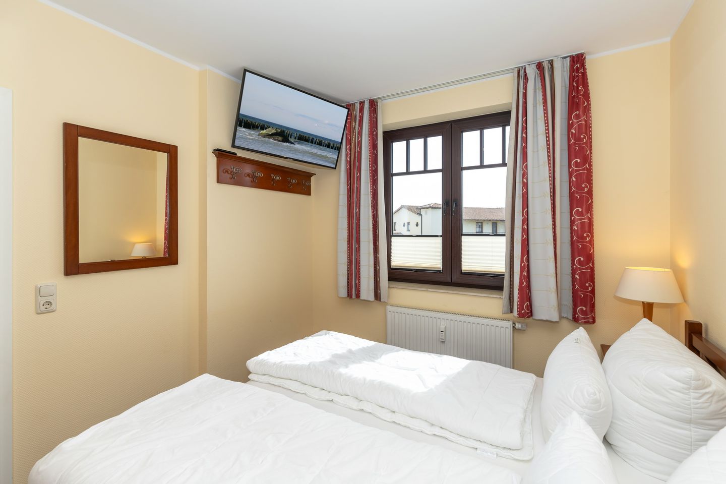 Urlaubsräume am Meer Urlaubsräume am Meer 1-18 Kühlungsborn - Schlafzimmer mit Doppelbett