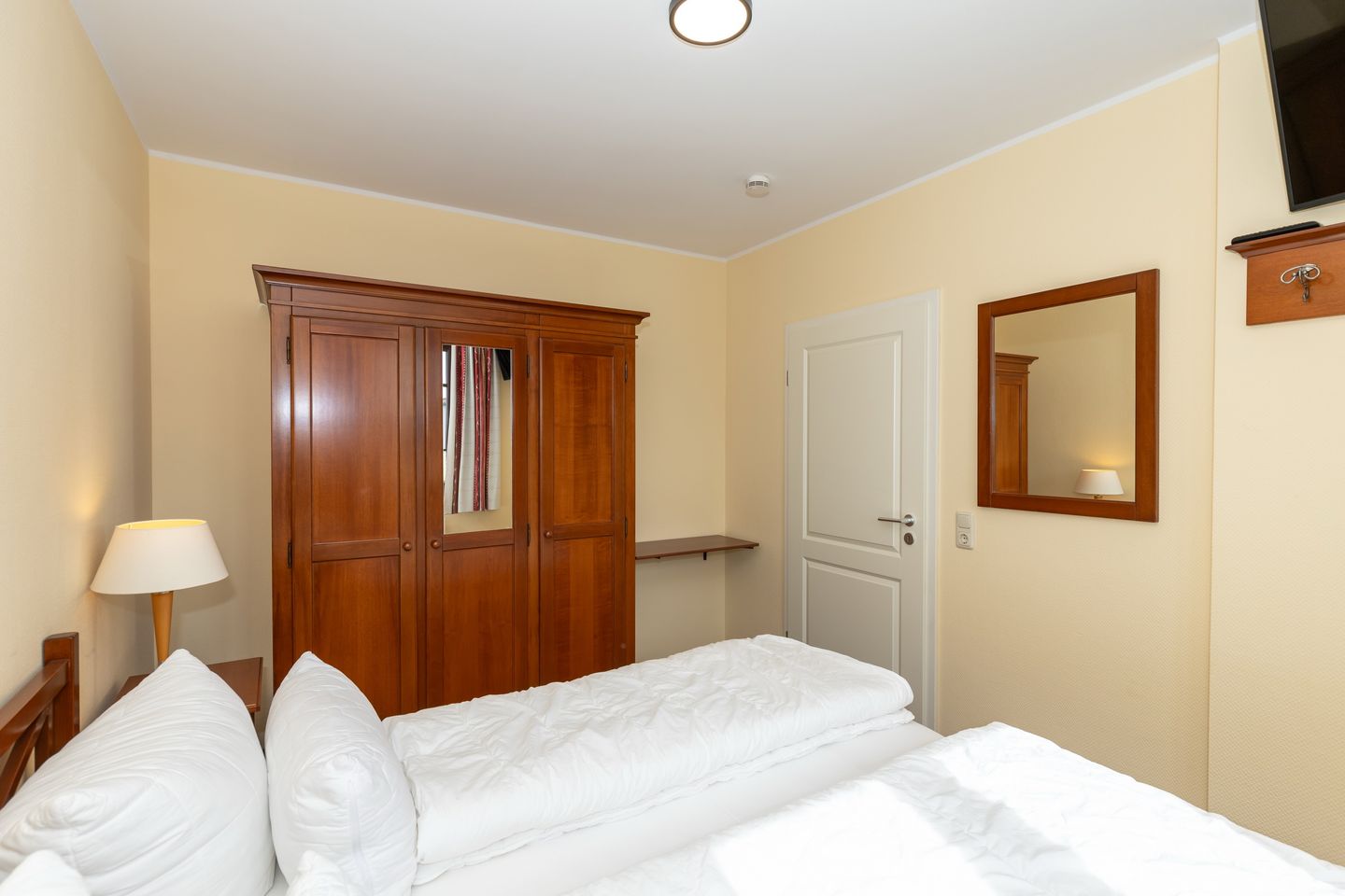 Urlaubsräume am Meer Urlaubsräume am Meer 1-18 Kühlungsborn - Schlafzimmer mit Doppelbett