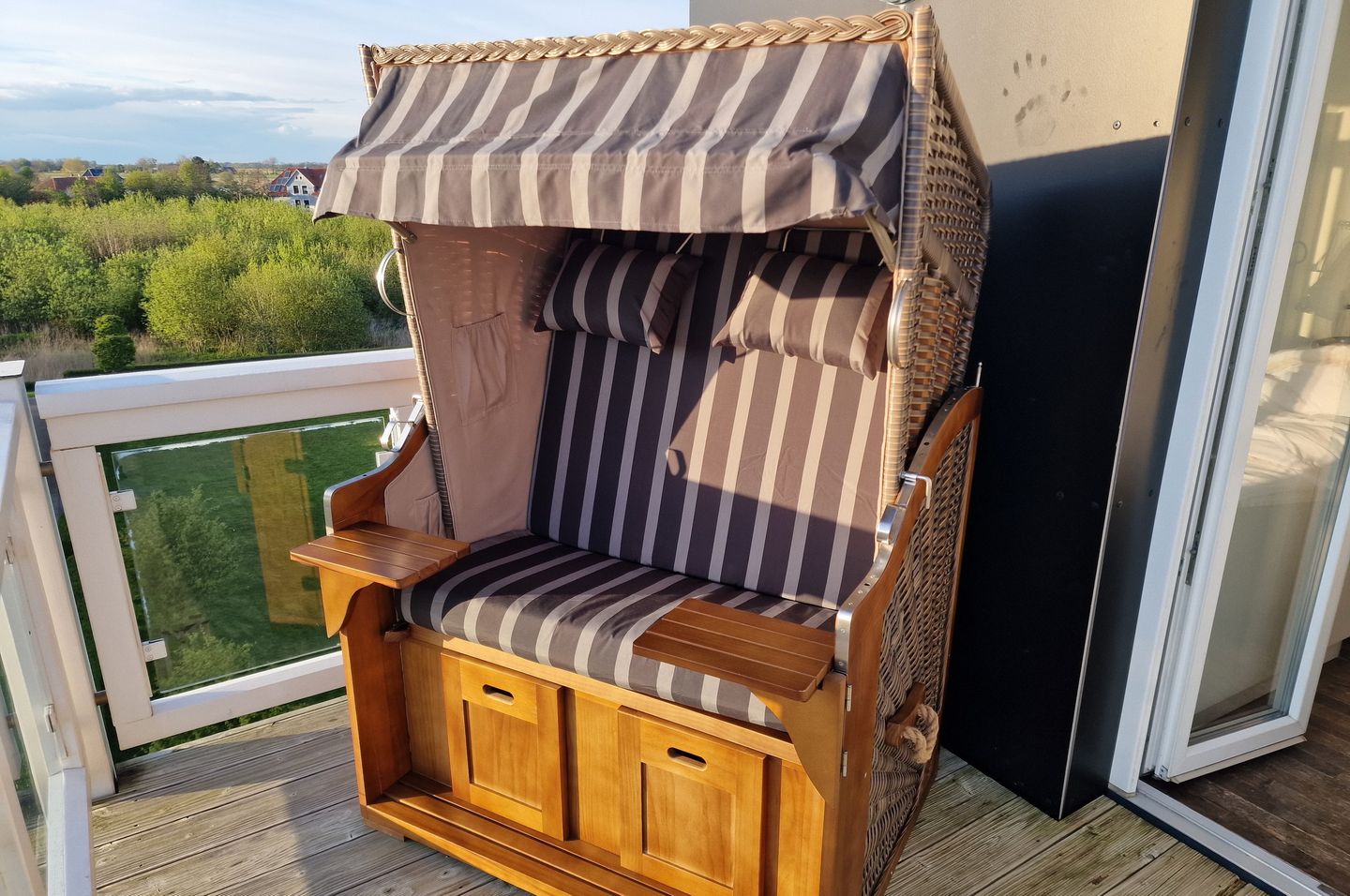 Resort Deichgraf Resort Deichgraf 31-18 Wremen - Balkon mit Strandkorb
