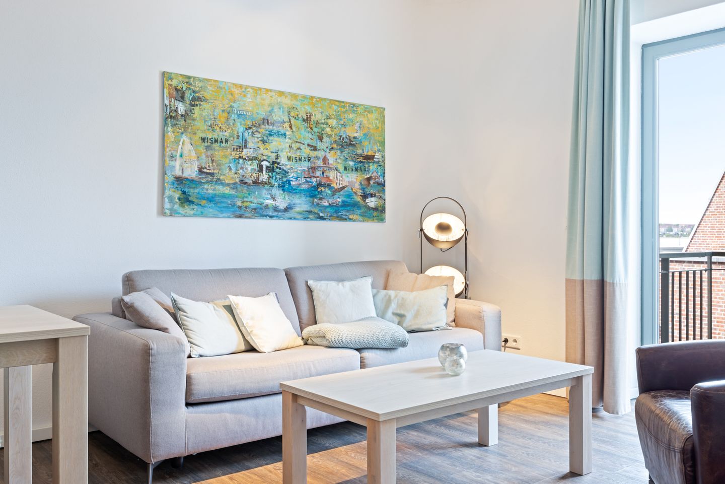 Ohlerich Speicher Ohlerich Speicher 1-06 Wismar - Wohn-Essbereich mit Couch