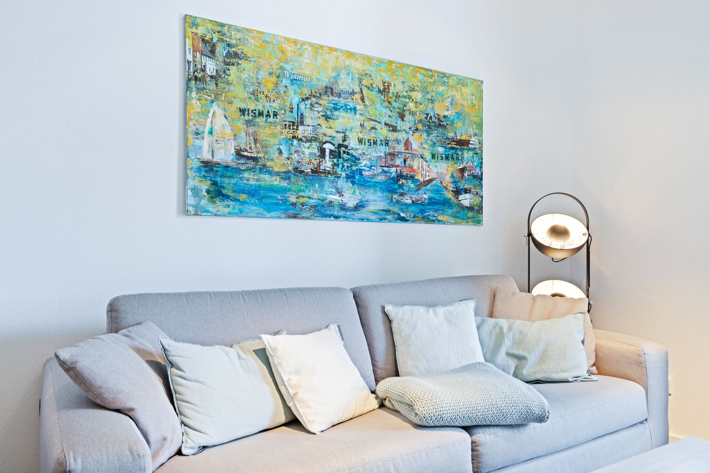 Ohlerich Speicher Ohlerich Speicher 1-06 Wismar - Wohn-Essbereich mit Couch