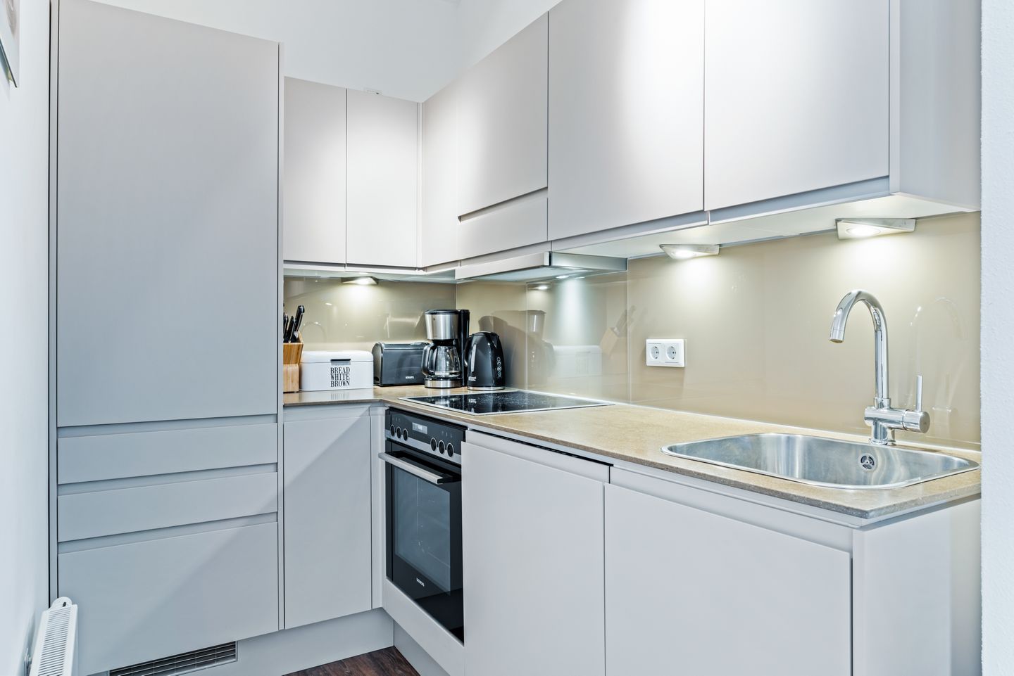 Ohlerich Speicher Ohlerich Speicher 1-06 Wismar - Küchenzeile mit Backofen