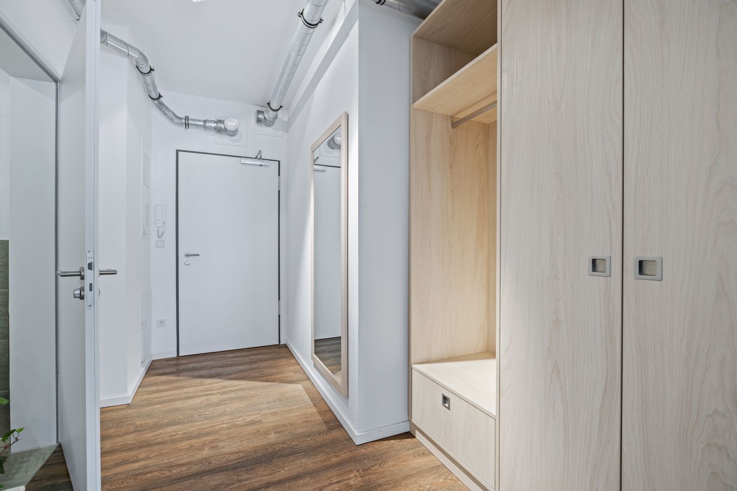 Ohlerich Speicher Ohlerich Speicher 1-06 Wismar - Flur mit Garderobe