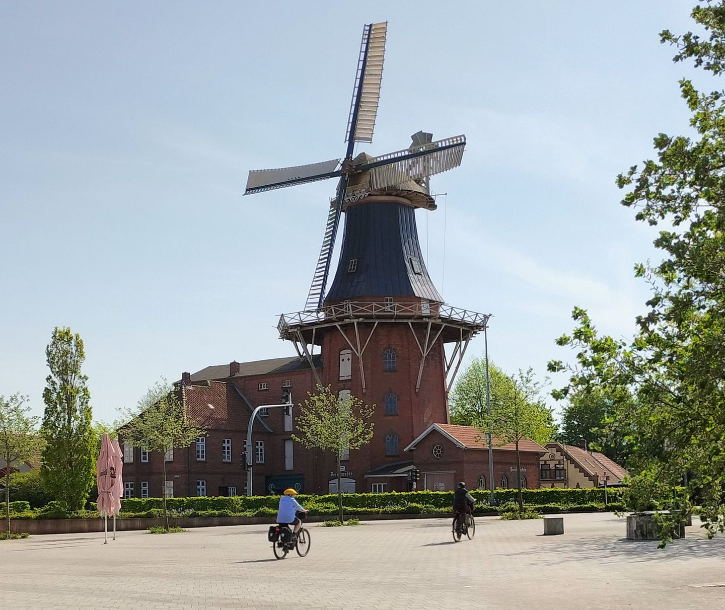  Ferienwohnung Windkunst Norden - 